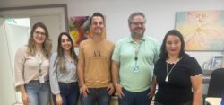 Visita às instalações do EPC na DEPI (da esquerda para a direita: Jaqueline Petitto (EPC), Mariane de Souza (UNIFAL), Adriano Barbosa (UNIFAL), Luís Capeleto (EPC) e Regina Micaroni (GRL).