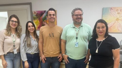 Visita às instalações do EPC na DEPI (da esquerda para a direita: Jaqueline Petitto (EPC), Mariane de Souza (UNIFAL), Adriano Barbosa (UNIFAL), Luís Capeleto (EPC) e Regina Micaroni (GRL).