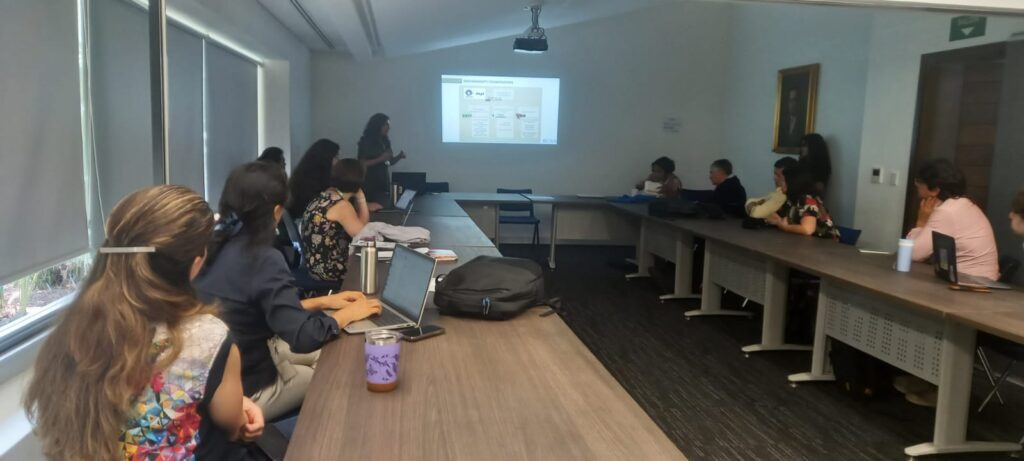 Apresentação do trabalho "Preservação, Conservação e Biodiversidade em Universidades da América Latina" - Thalita Dalbelo